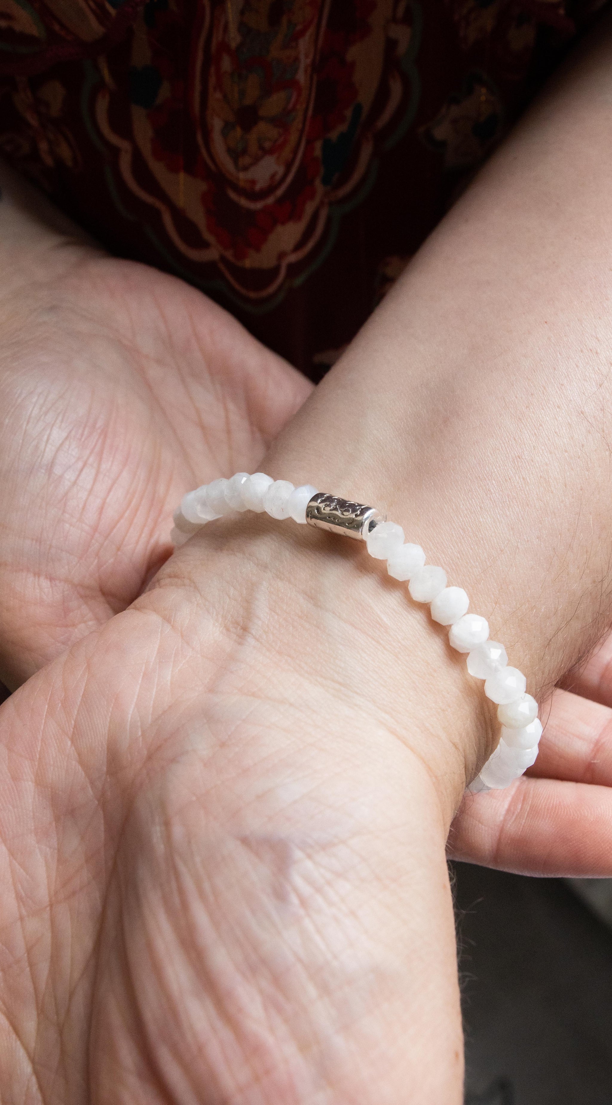 bracelet pierre de lune, bracelet féminin sacré, bracelet enfant intérieur