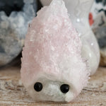 Flamme: petit bonhomme en quartz rose cristallisé