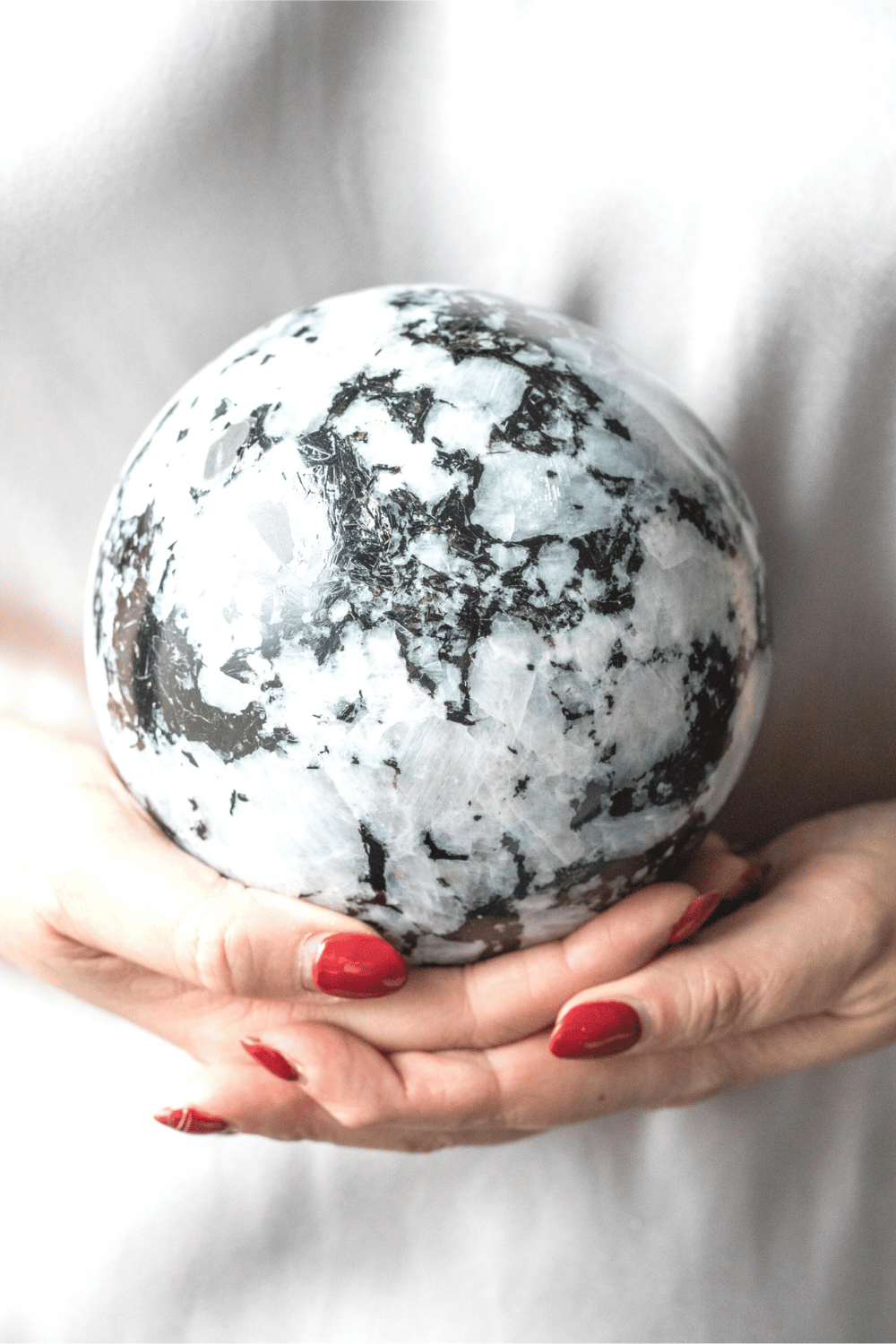 Mama Quilla: sphère en pierre de lune arc-en-ciel