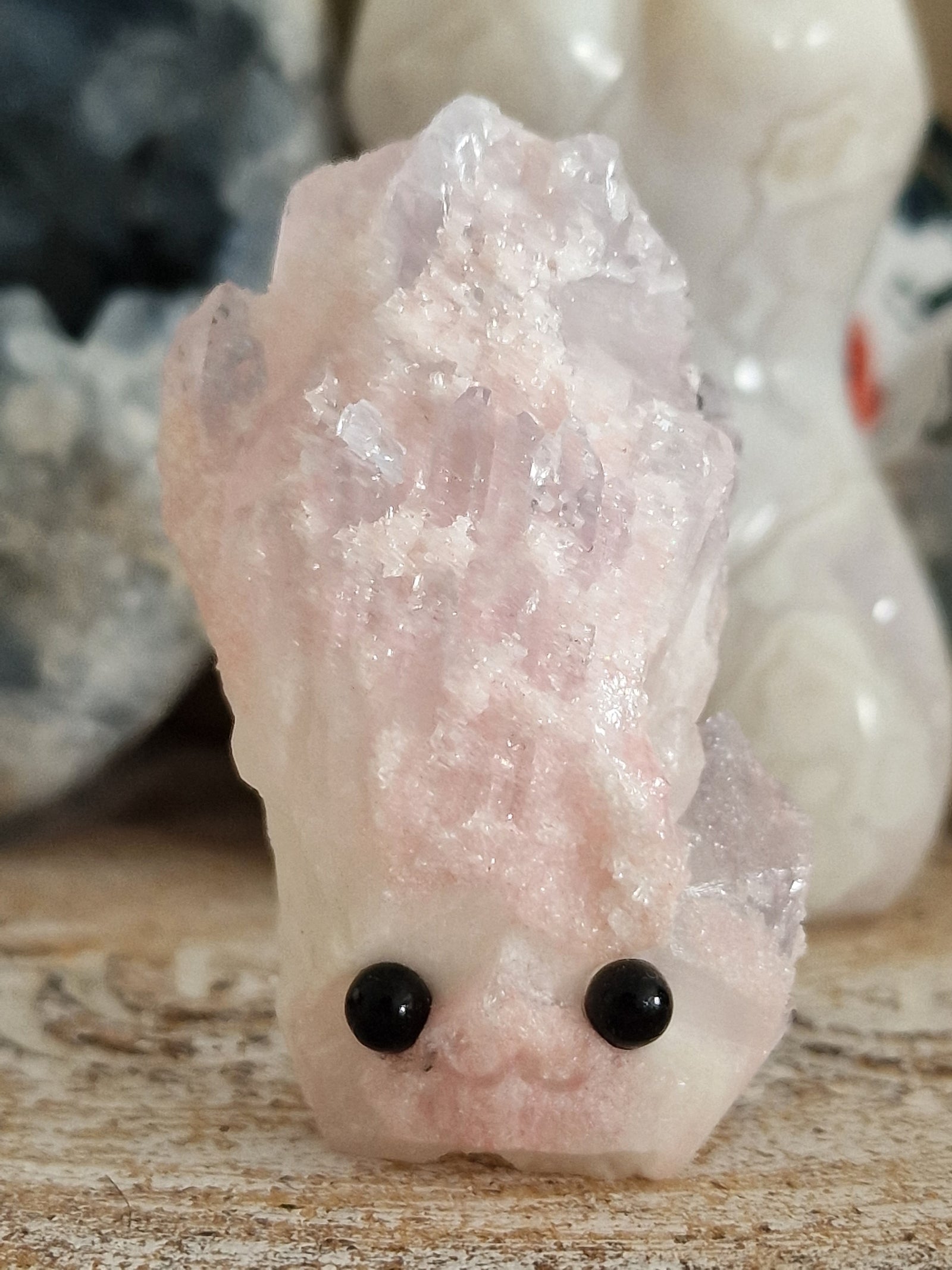 Norbert: bonhomme en quartz rose cristallisé