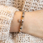 Solaya: bracelet en pierre de soleil foncée confiance en soi