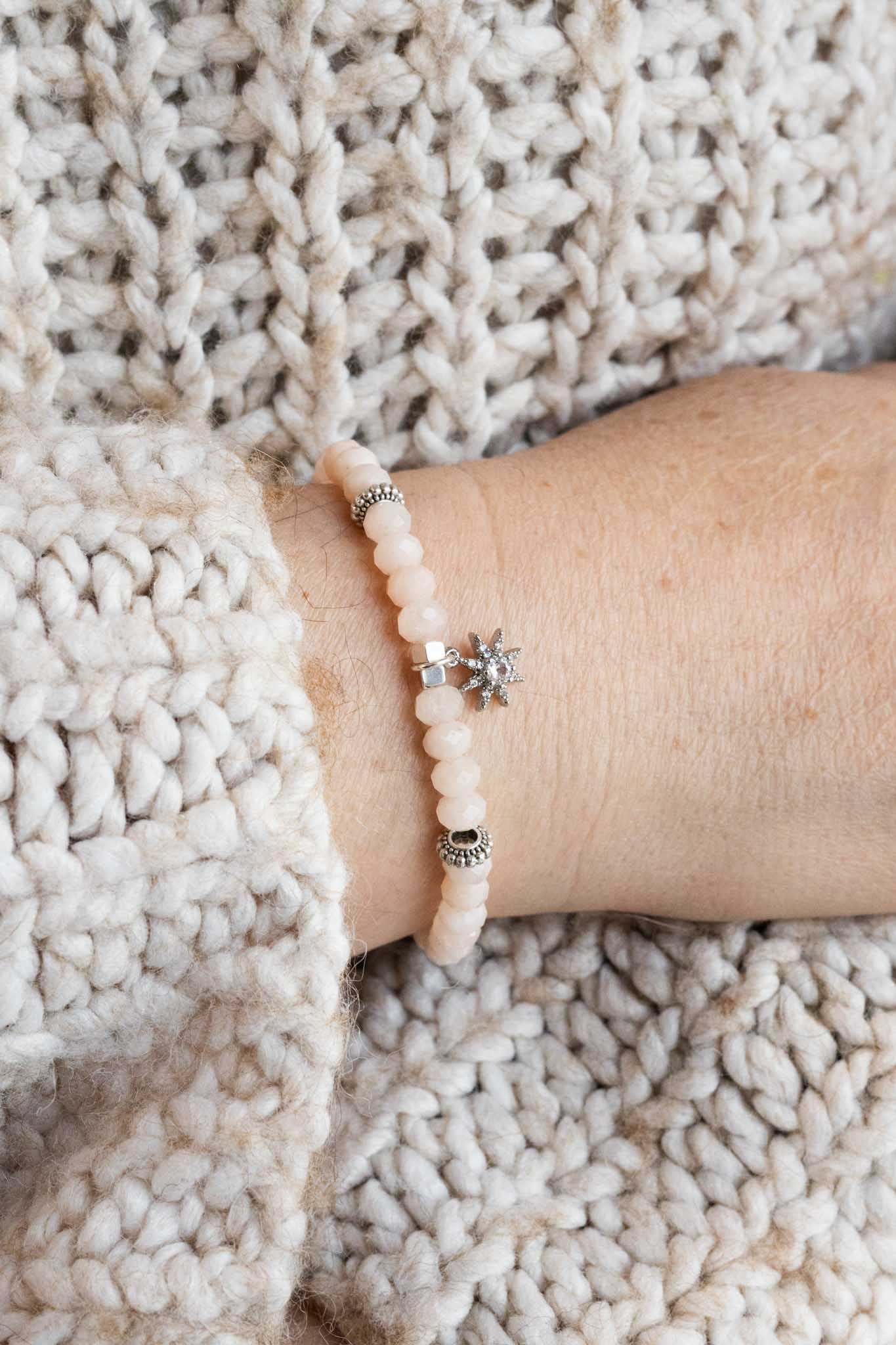 Inaya: bracelet en quartz rose amour tendrese douceur